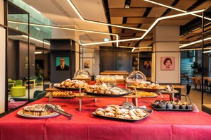 Petit déjeuner continental servi tous les jours en supplément