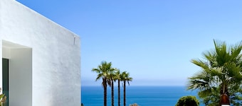 MONDRIAN Luxury Suites & Villas