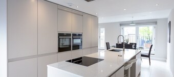 Immaculate Central Windsor Town House