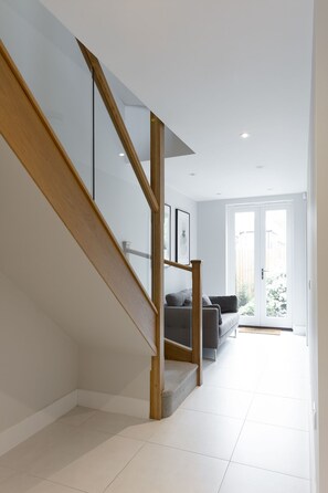 Interior - Immaculate Central Windsor Town House (Windsor)