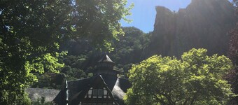 Landlust: Farmhouse with history and character. With large enclosed courtyard