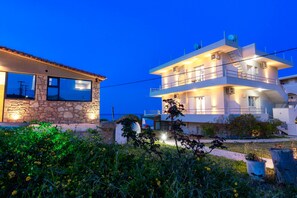 Front of property - Georgia Apartments (Zakynthos)