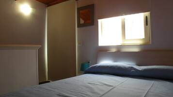 2 slaapkamers, een strijkplank/strijkijzer, gratis wifi, beddengoed