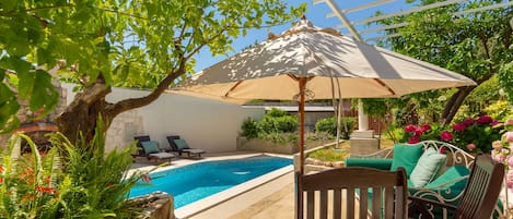 트래디셔널 빌라 | 테라스/파티오