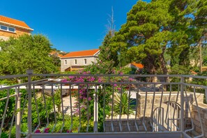 Traditional-Villa | Balkon