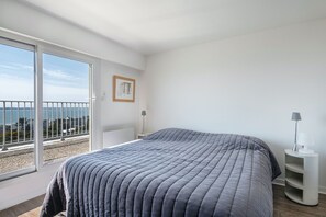 3 bedrooms, iron/ironing board, free WiFi