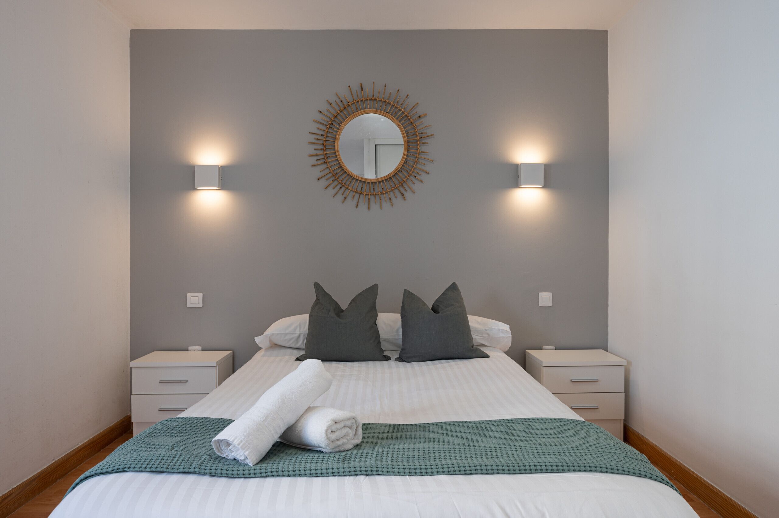 HomeForGuest Apartment with pool and terrace 1 min from the Beach