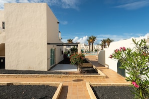 المنطقة المحيطة بالمنشأة