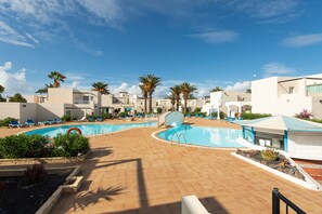 Pool - Apartment with terrace, swimming pool and beachfront in Corralejo - Home For Guest (Corralejo)