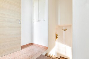 2 Schlafzimmer, Bügeleisen/Bügelbrett