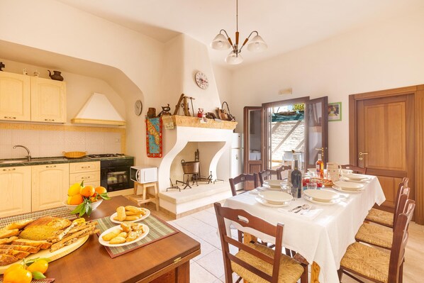 Appartement | Cuisine privée | Grand réfrigérateur, micro-ondes