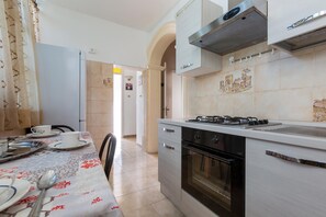 Full-sized fridge, oven