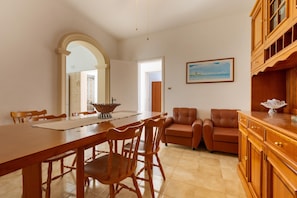 Apartment | Private kitchen | Full-size fridge, oven
