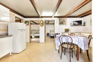 Apartment | Eigene Küche | Großer Kühlschrank, Mikrowelle, Ofen