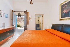 3 chambres, fer et planche à repasser