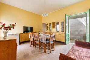 Villa | Eigene Küche | Großer Kühlschrank, Mikrowelle, Ofen, Geschirrspüler