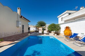 Piscine extérieure (ouverte en saison)