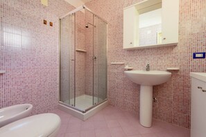Apartment | Bathroom | Shower, hair dryer