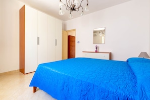 2 chambres, fer et planche à repasser