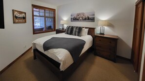 2 bedrooms, iron/ironing board, internet, bed sheets