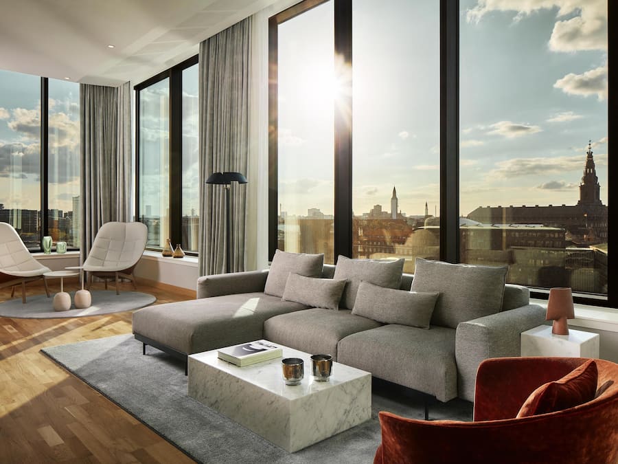 Presidential-sviitti (View) | Minibaari, tallelokero huoneessa, työpöytä