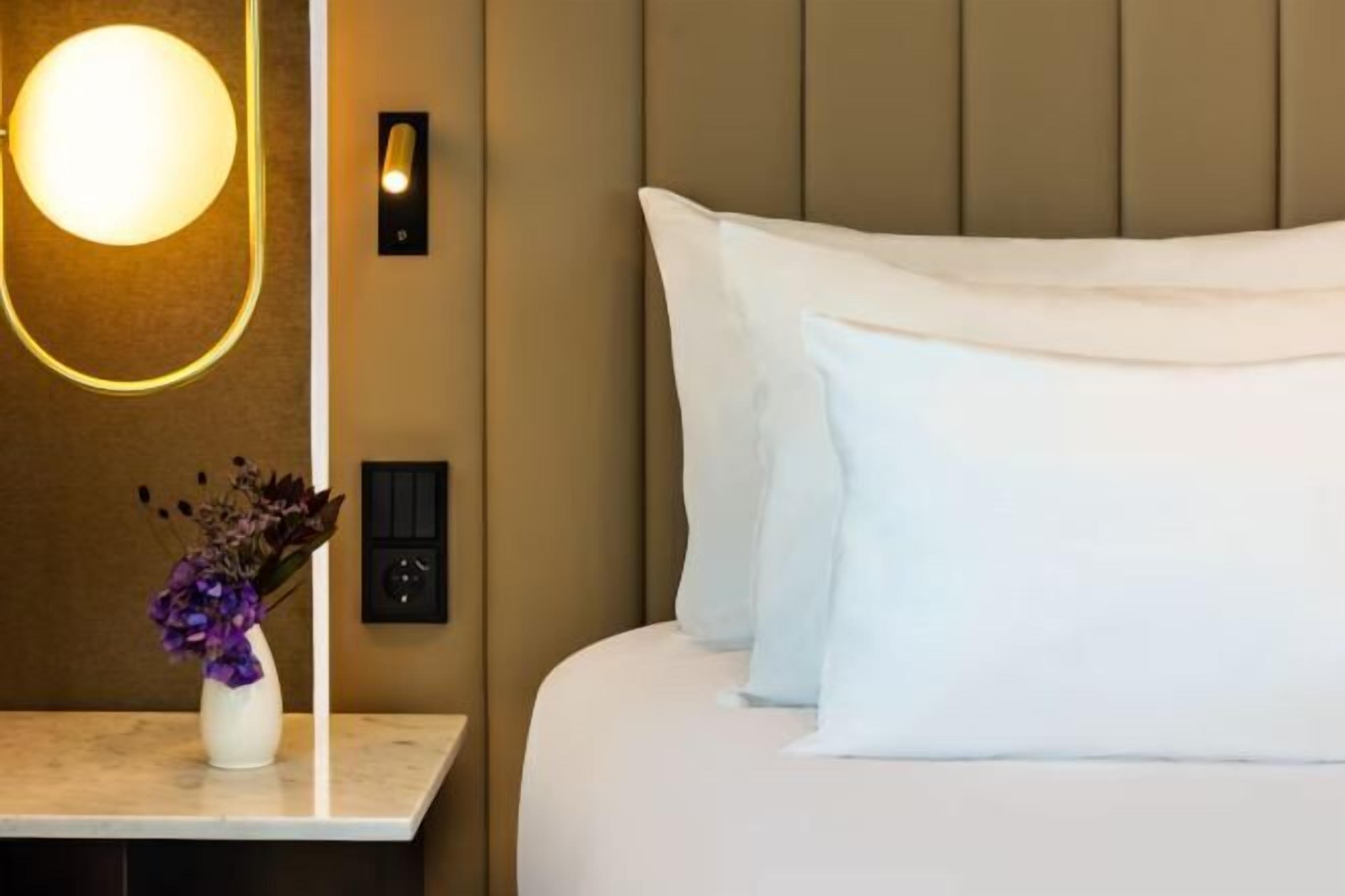 迷你吧、房內夾萬、書桌、手提電腦工作空間