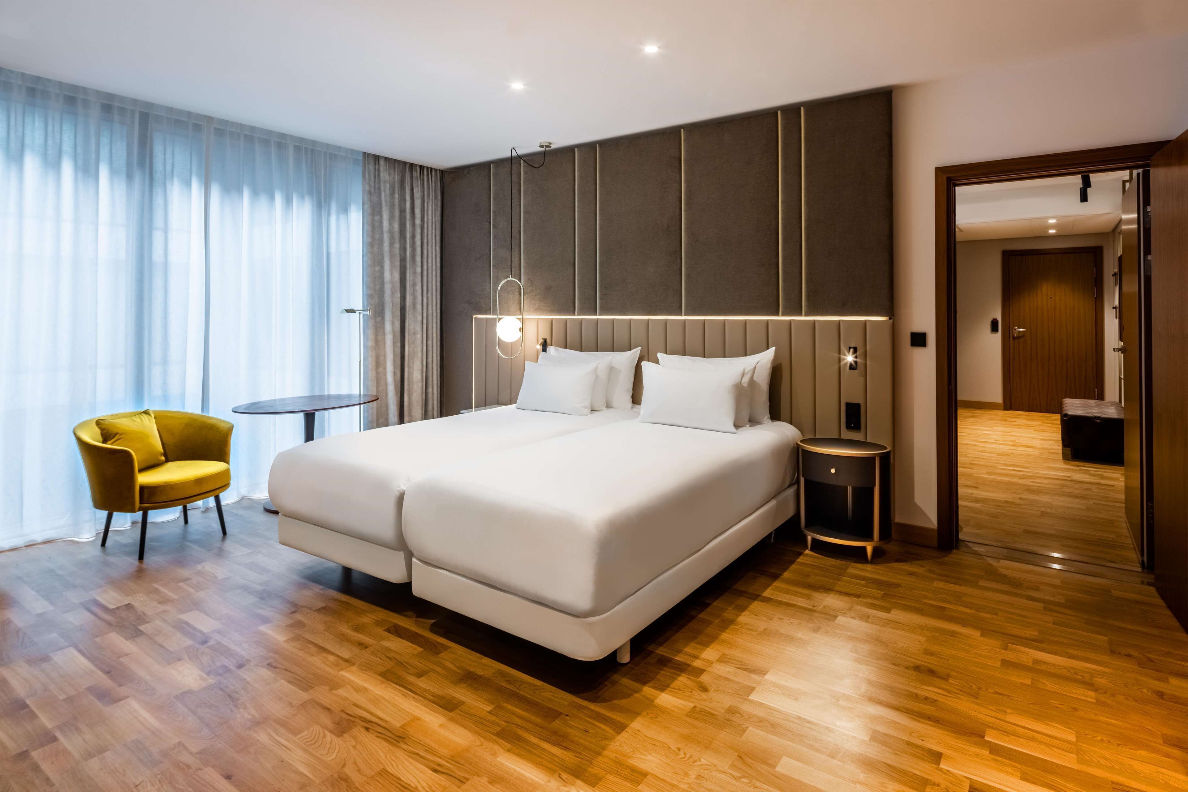 Minibar, in-room safe, desk, laptop workspace