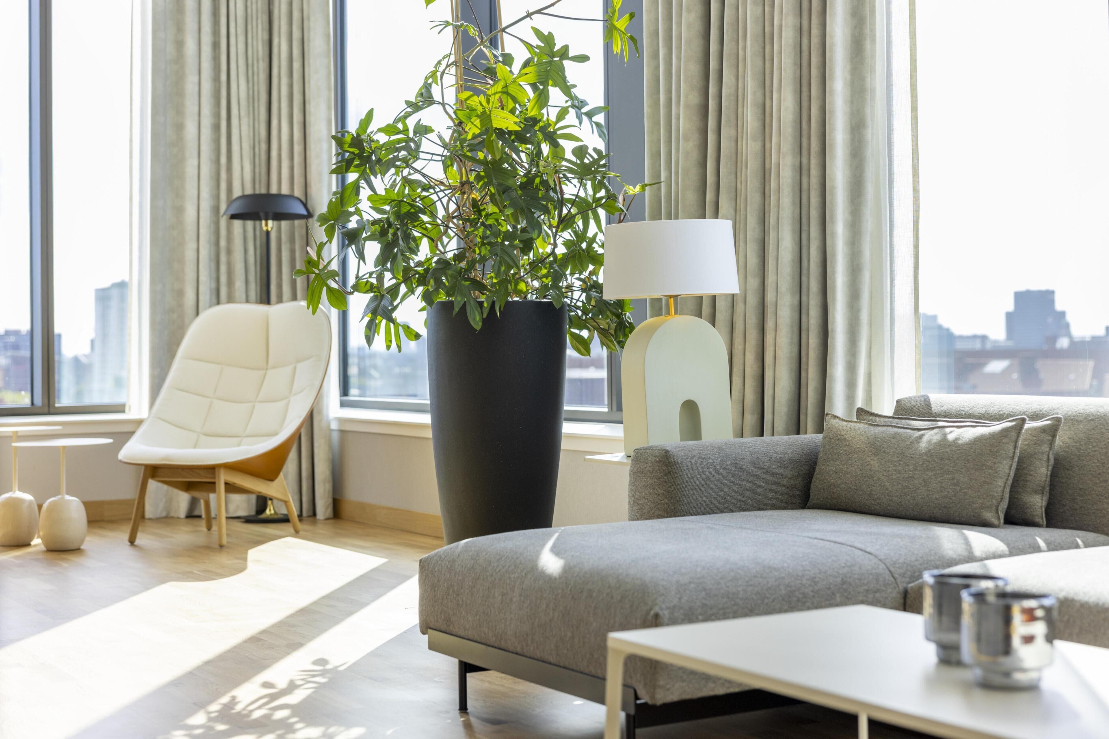 Presidentiële suite (View) | Een minibar, een kluis op de kamer, een bureau, een laptopwerkplek