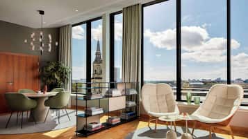 Suite – president (View) | Minibar, safe på rommet, skrivebord og skrivebord for bærbar PC