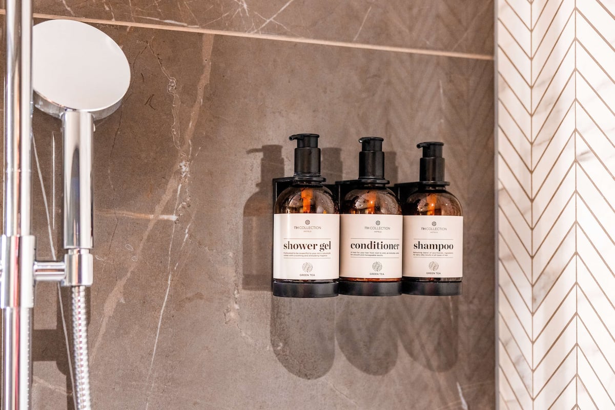 shower, rainfall showerhead, eco-friendly toiletries, hair dryer