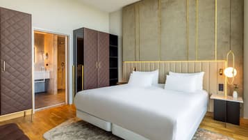 Minibar, in-room safe, desk, laptop workspace