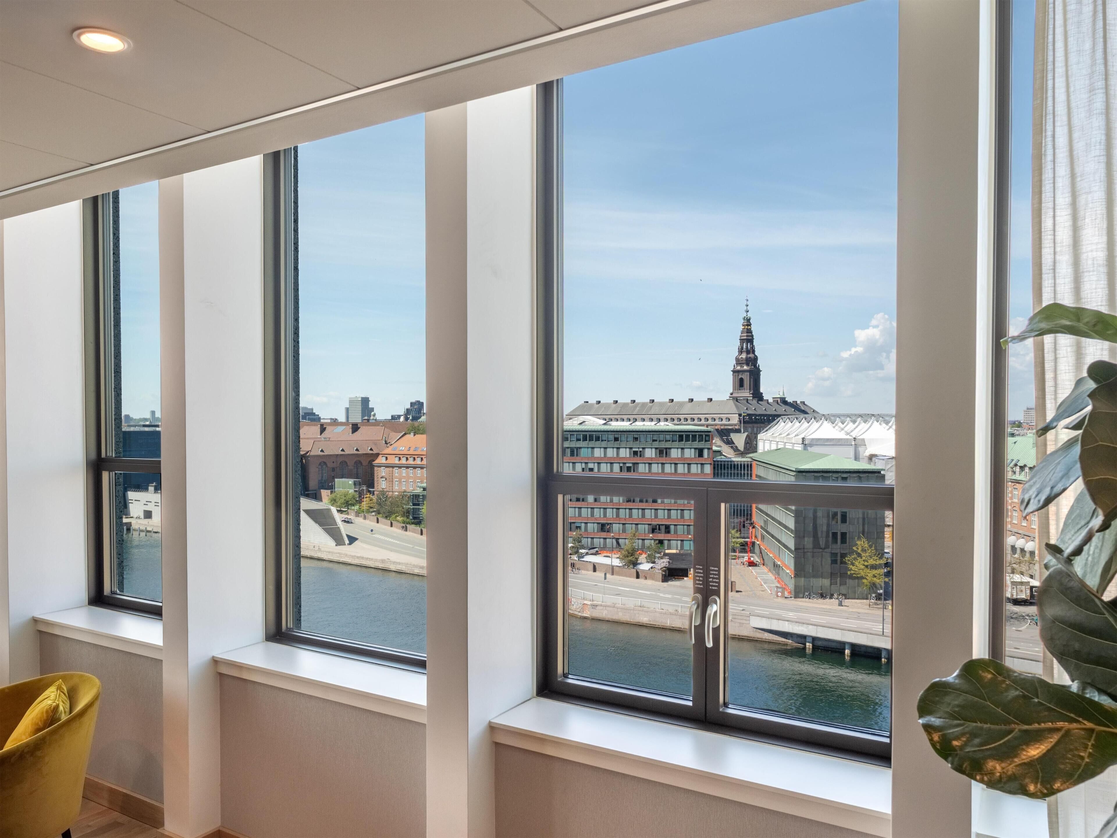Minibar, Zimmersafe, Schreibtisch, laptopgeeigneter Arbeitsplatz