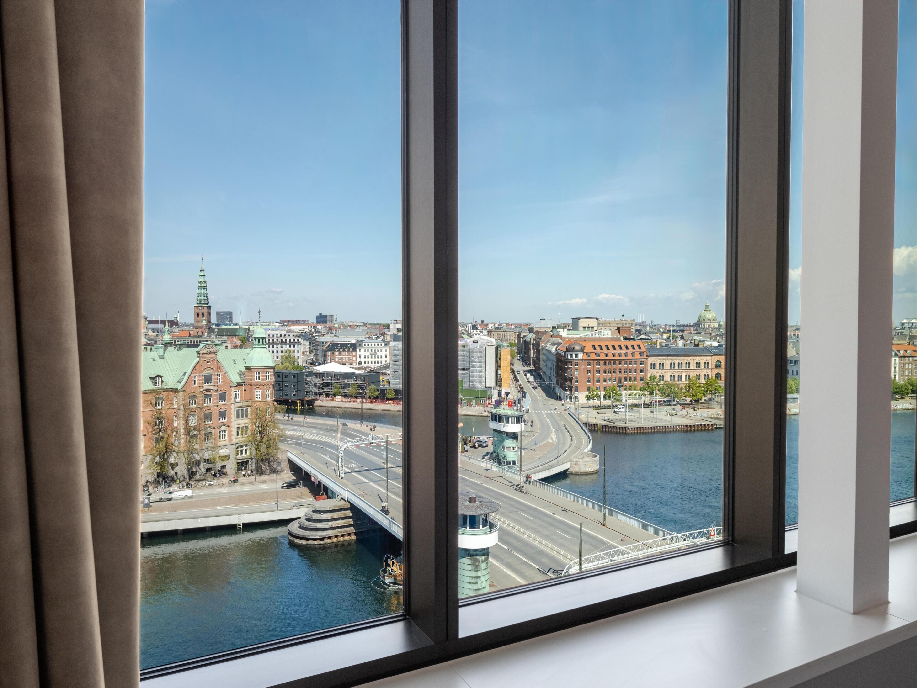 Suite (Waterfront) | Minibar, in-room safe, desk, laptop workspace