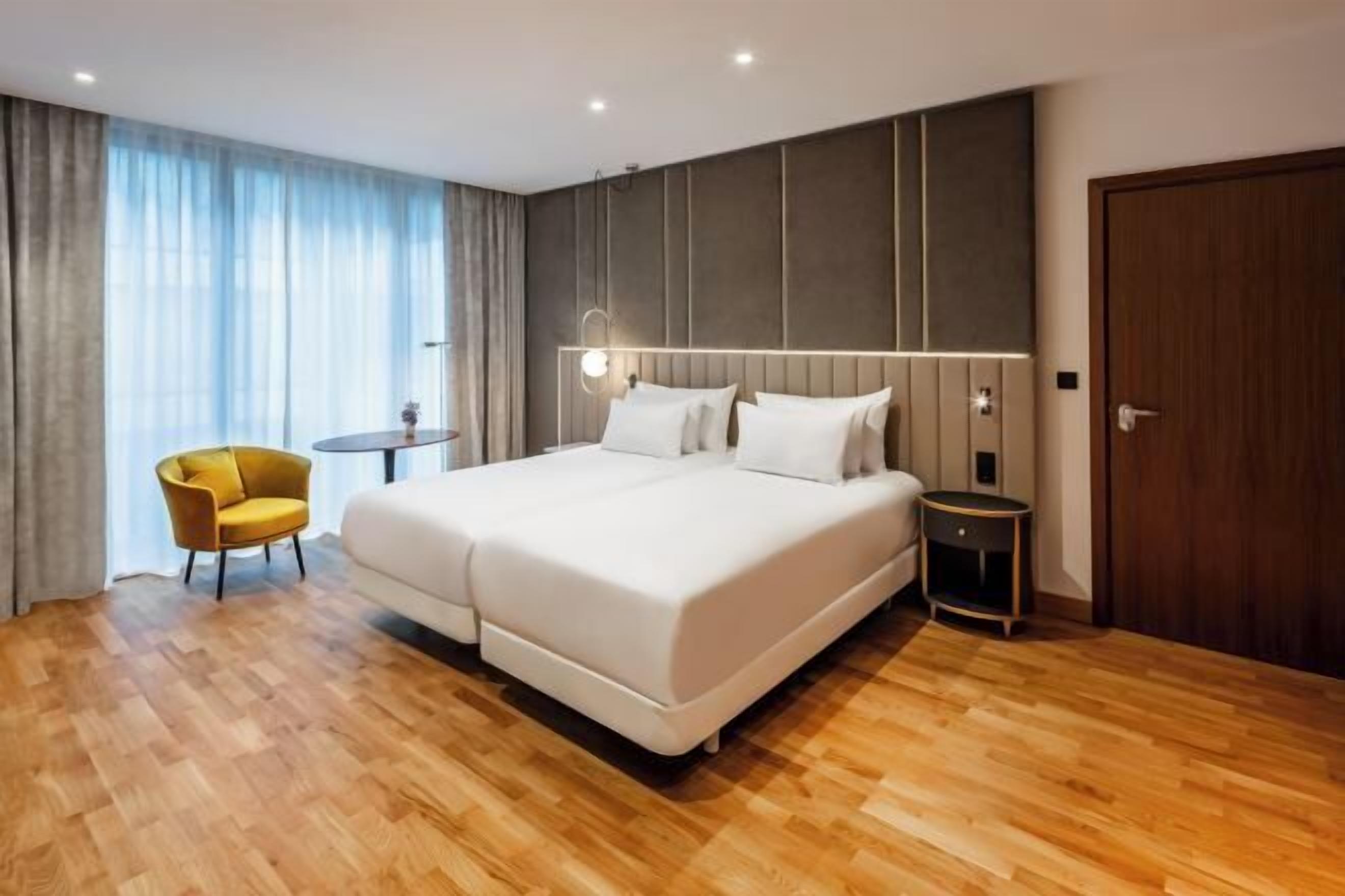 Minibar, in-room safe, desk, laptop workspace