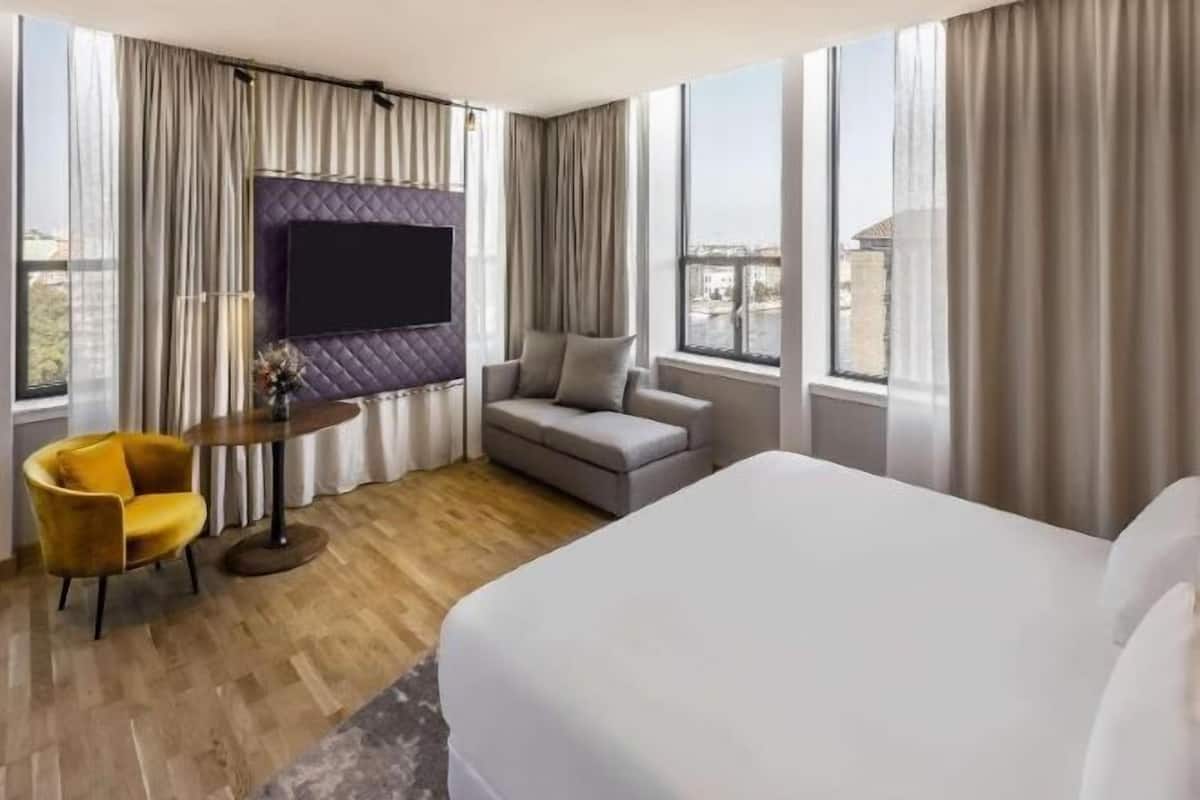 Minibar, in-room safe, desk, laptop workspace