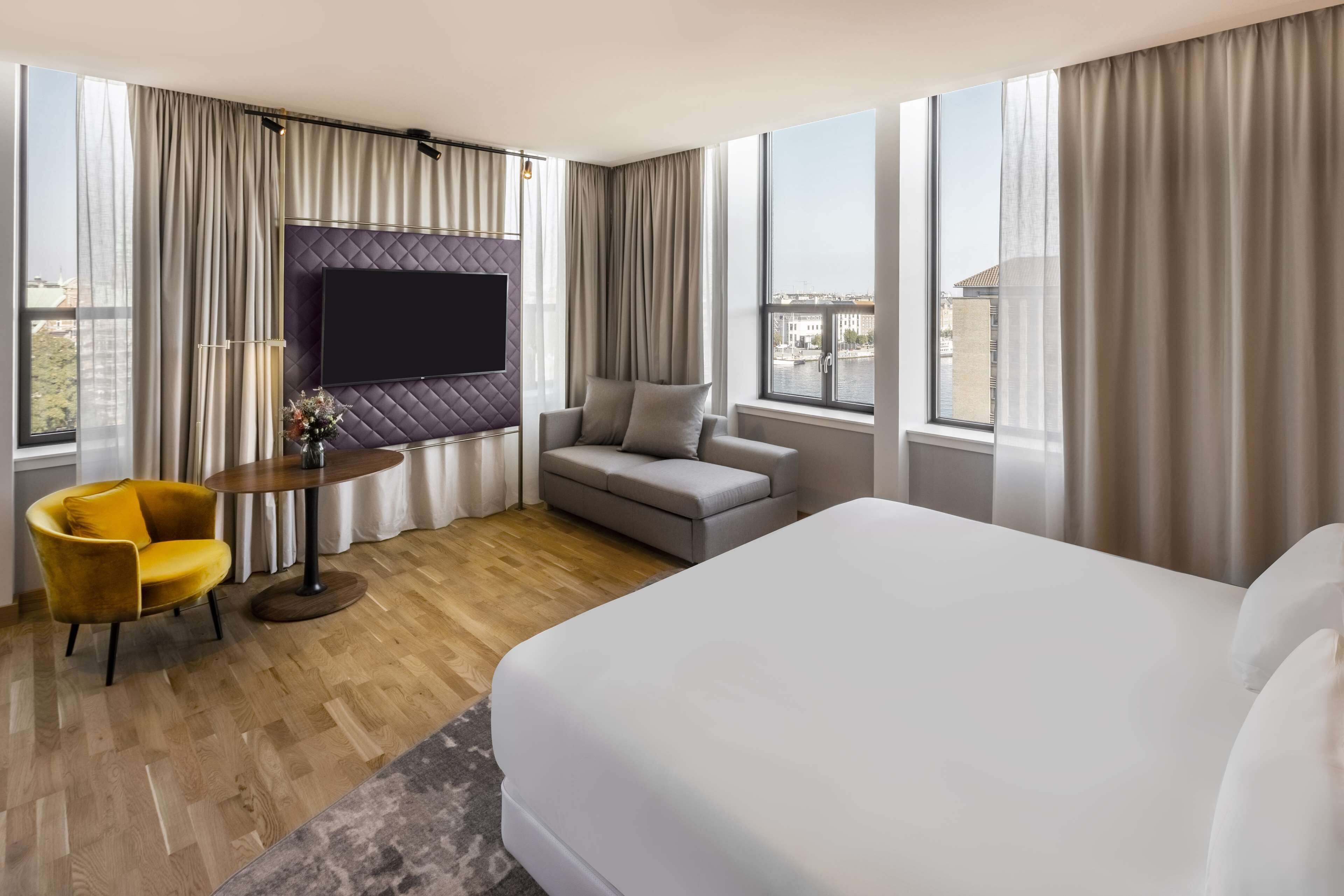 Minibar, in-room safe, desk, laptop workspace