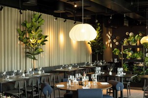 2 restaurants; lunch, dinner and brunch served 