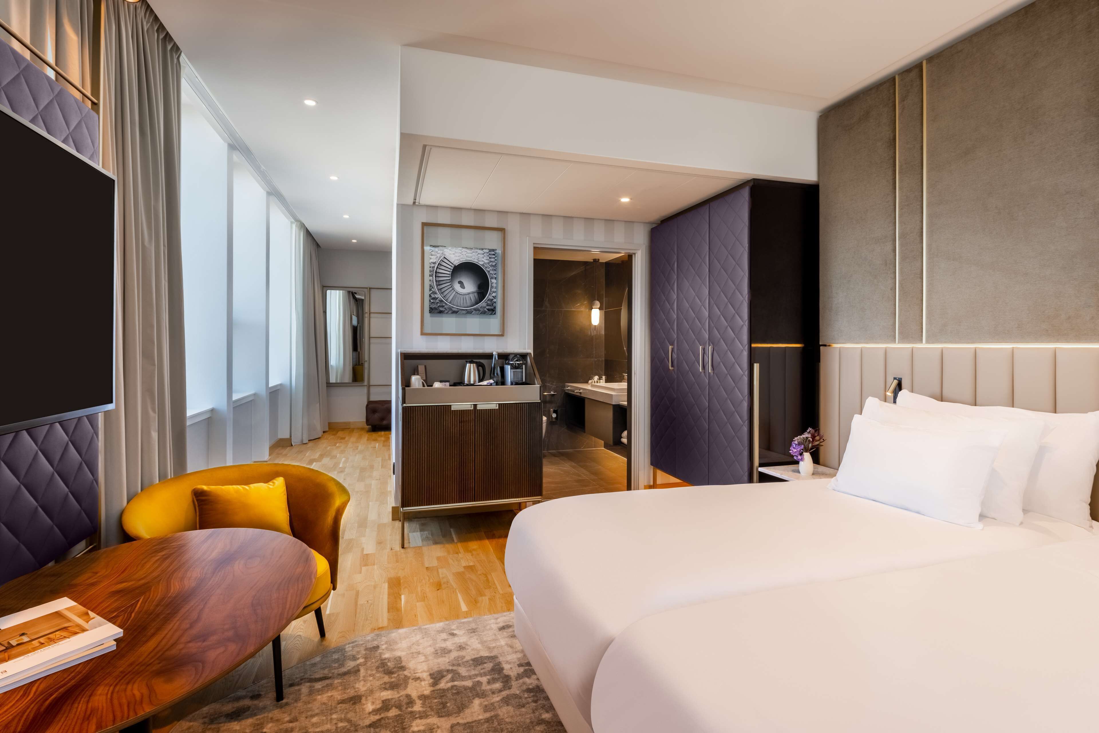 迷你吧、房內夾萬、書桌、手提電腦工作空間