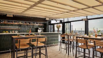 2 bars/lounges, lobby lounge, rooftop bar