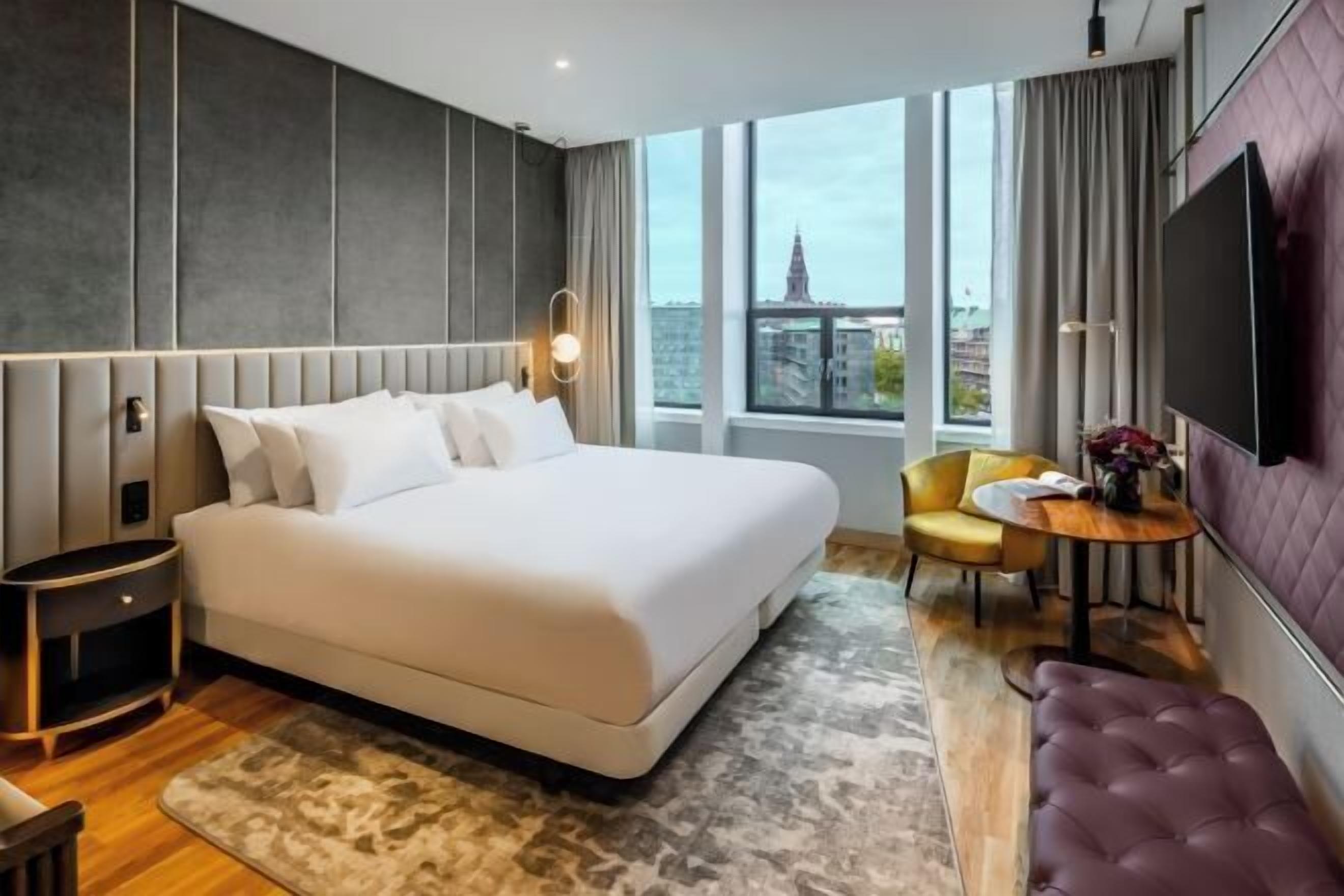 迷你吧、房內夾萬、書桌、手提電腦工作空間