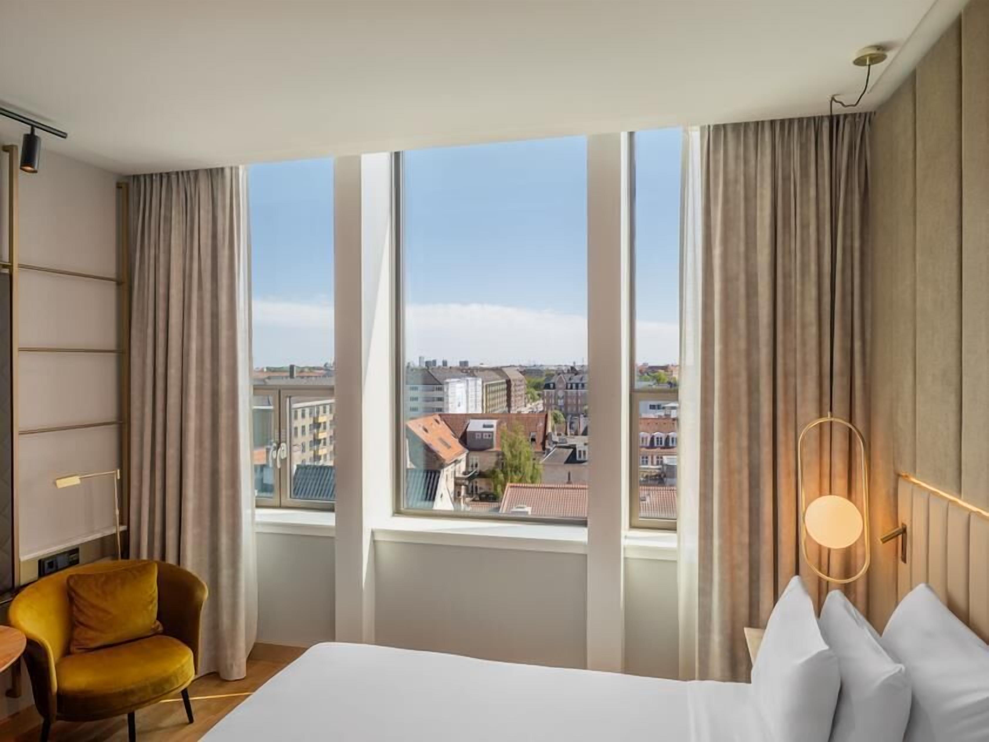 Superior Room, City View