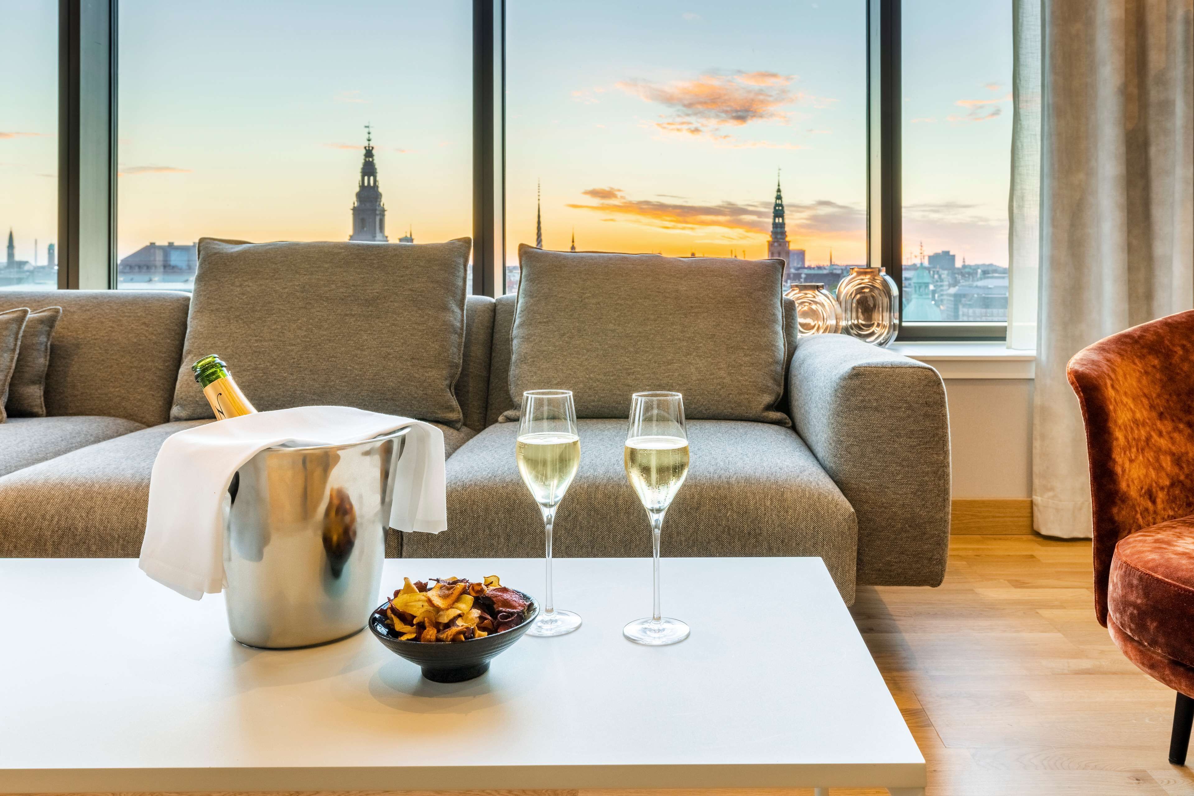 总统套房 (View) | 迷你吧、客房内保险箱、办公桌、笔记本电脑工作区