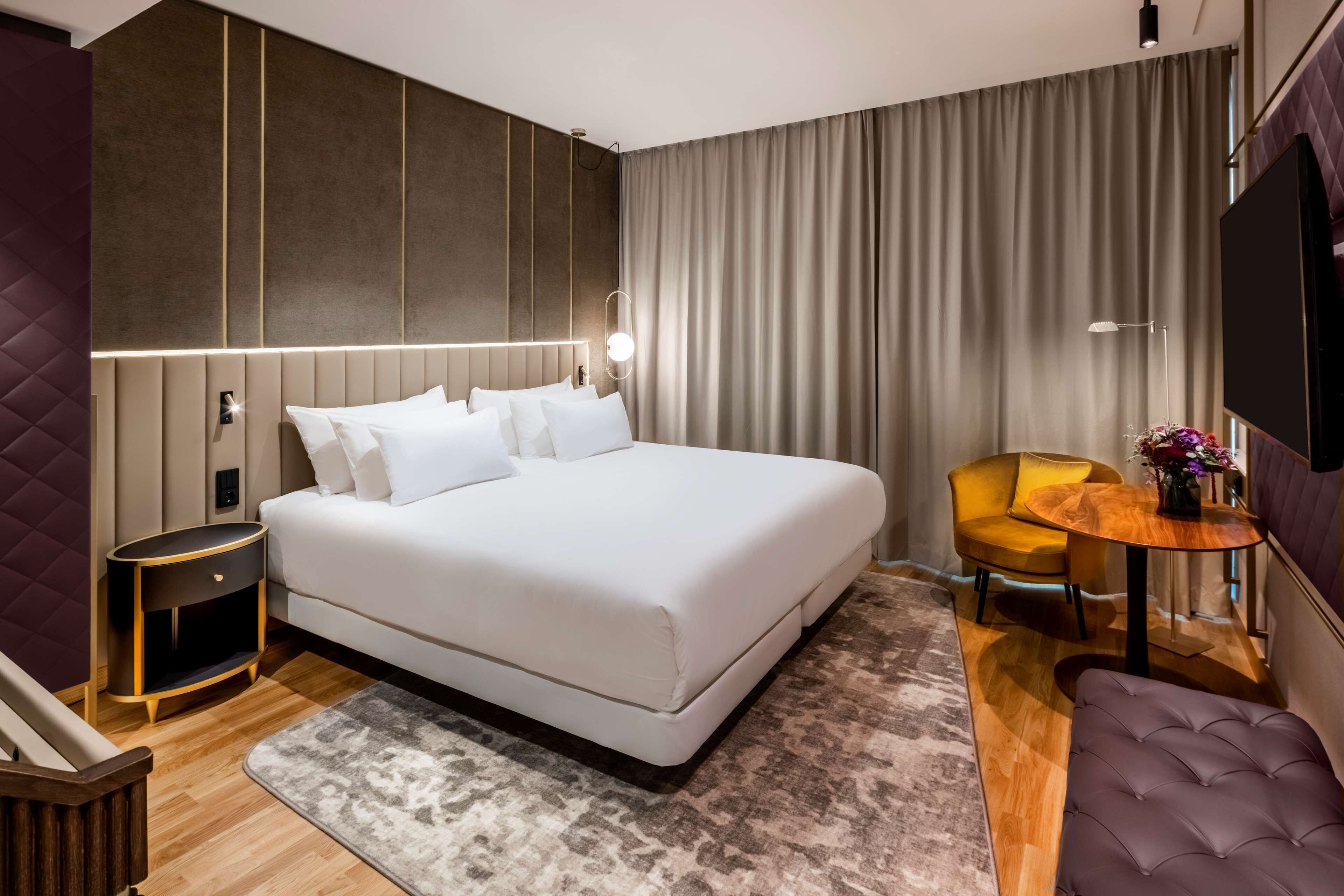 Minibar, in-room safe, desk, laptop workspace