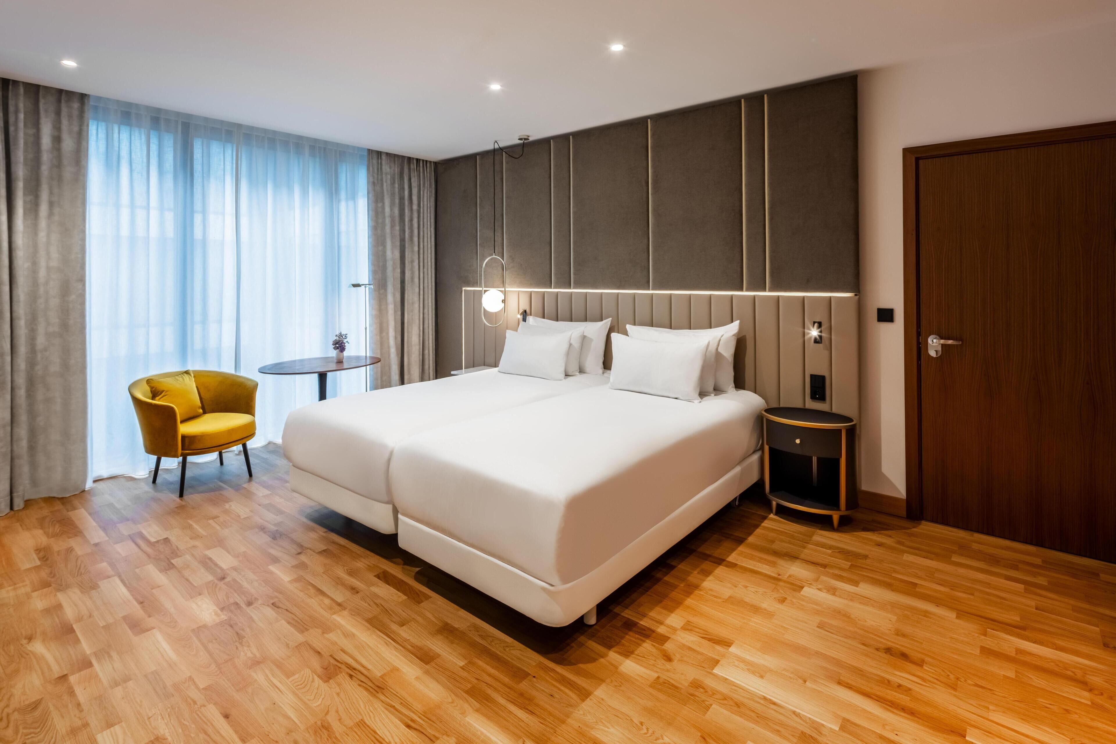 Minibar, caja fuerte, escritorio y espacio para trabajar con un portátil