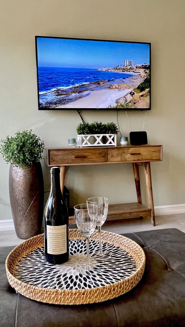 Interior - Large Luxury Gaslamp Condo with Pool, In-Unit W/D, & Parking (San Diego)