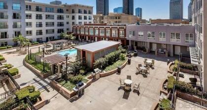 Large Luxury Gaslamp Condo with Pool, In-Unit W/D, & Parking