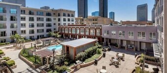 Large Luxury Gaslamp Condo with Pool, In-Unit W/D, & Parking