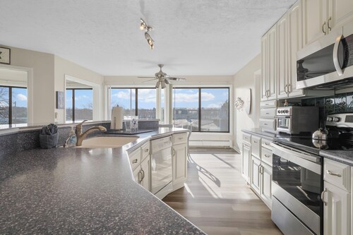 Spacious 2 BR Condo | Downtown Charlevoix | Indoor/Outdoor Pool | Jet Tub