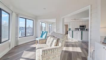 Smart TV, fireplace, DVD player