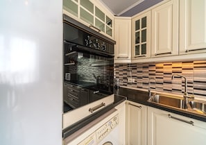 Enjoy cooking in this well-equipped kitchen with a Bosch oven, dishwasher, and stainless steel sink.